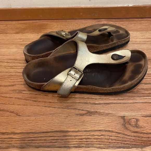 𝅺birkenstock woman’s gold sandals - Picture 6 of 14